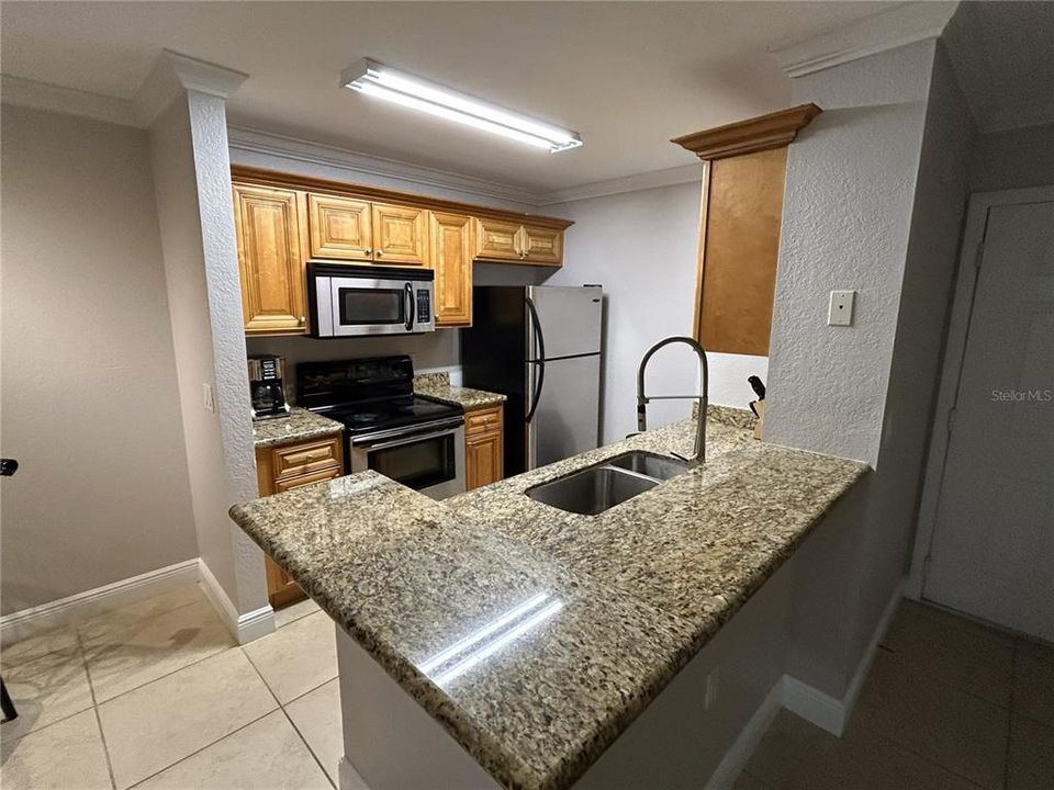 For Sale: $199,000 (1 beds, 1 baths, 732 Square Feet)
