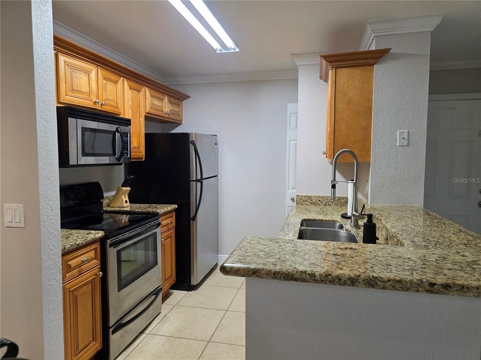 For Sale: $199,000 (1 beds, 1 baths, 732 Square Feet)
