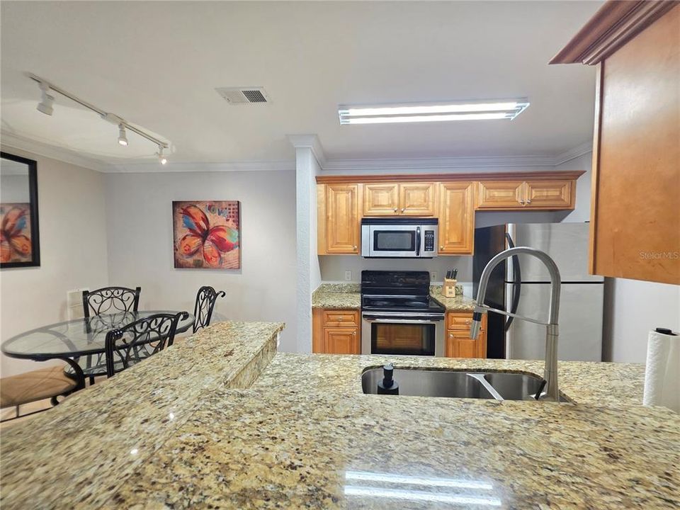 For Sale: $199,000 (1 beds, 1 baths, 732 Square Feet)