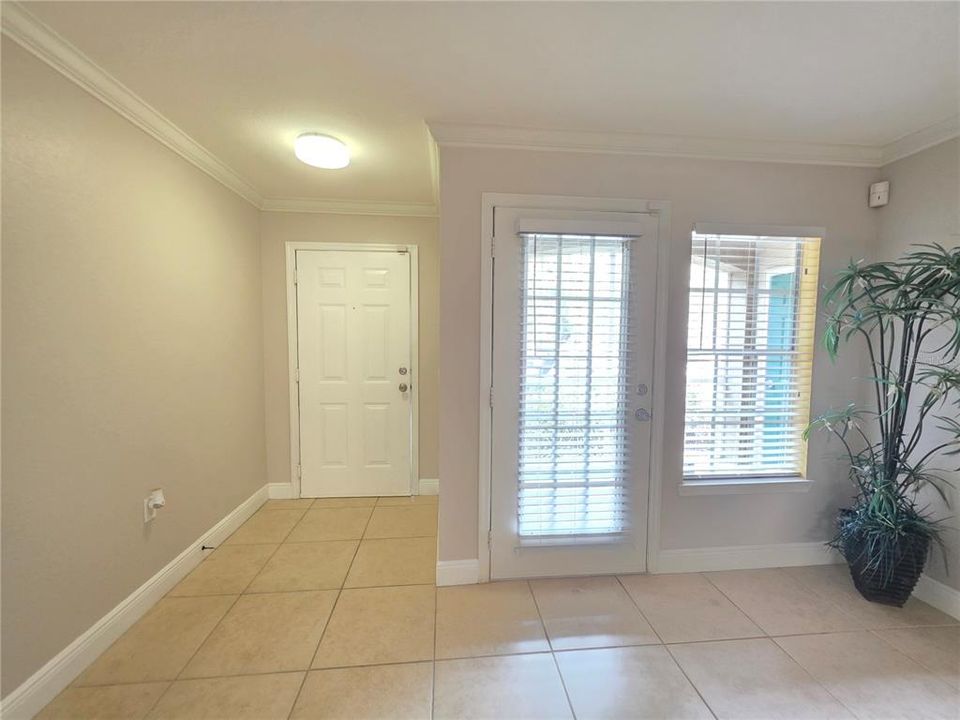 For Sale: $199,000 (1 beds, 1 baths, 732 Square Feet)