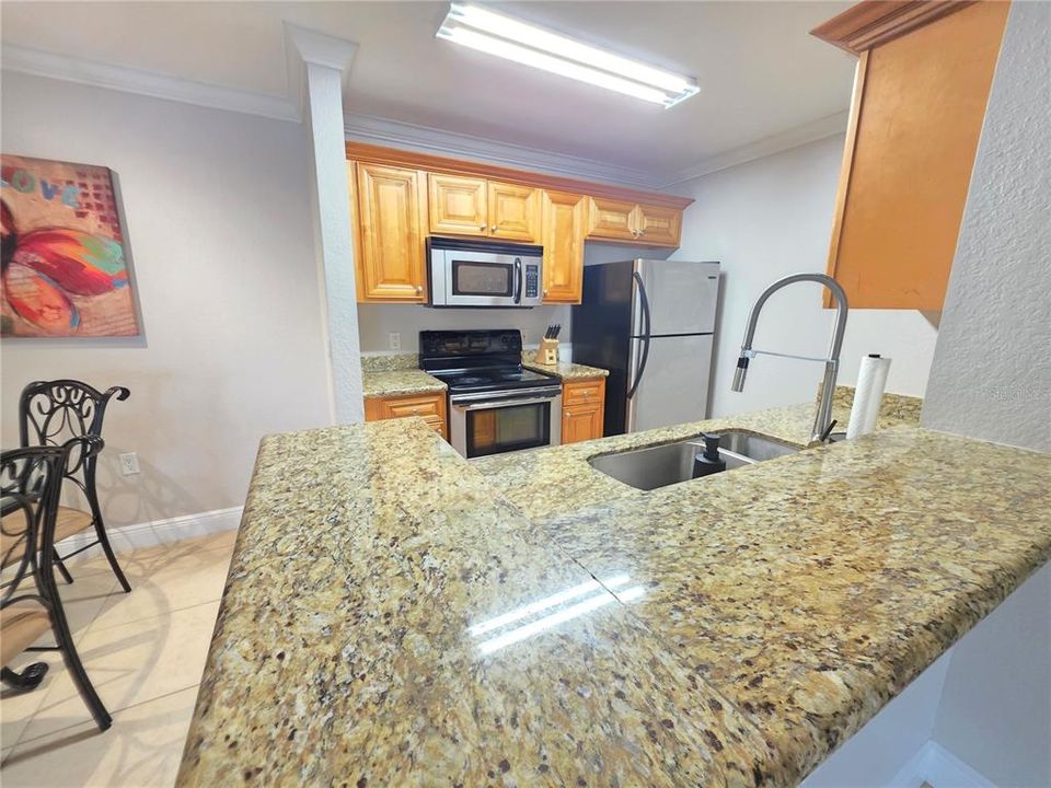 For Sale: $199,000 (1 beds, 1 baths, 732 Square Feet)