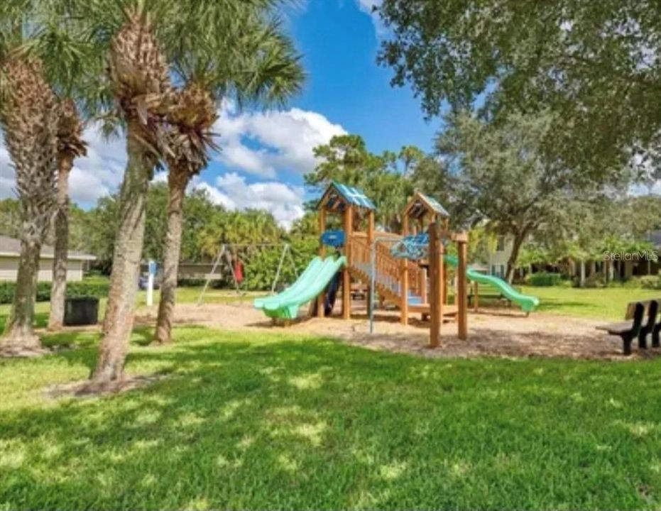 For Sale: $199,000 (1 beds, 1 baths, 732 Square Feet)