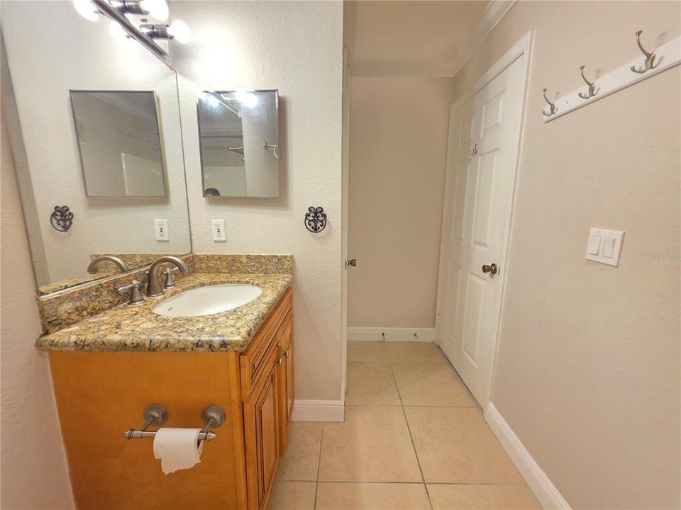 For Sale: $199,000 (1 beds, 1 baths, 732 Square Feet)