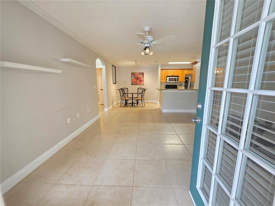 For Sale: $199,000 (1 beds, 1 baths, 732 Square Feet)