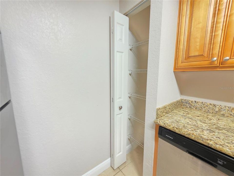 For Sale: $199,000 (1 beds, 1 baths, 732 Square Feet)