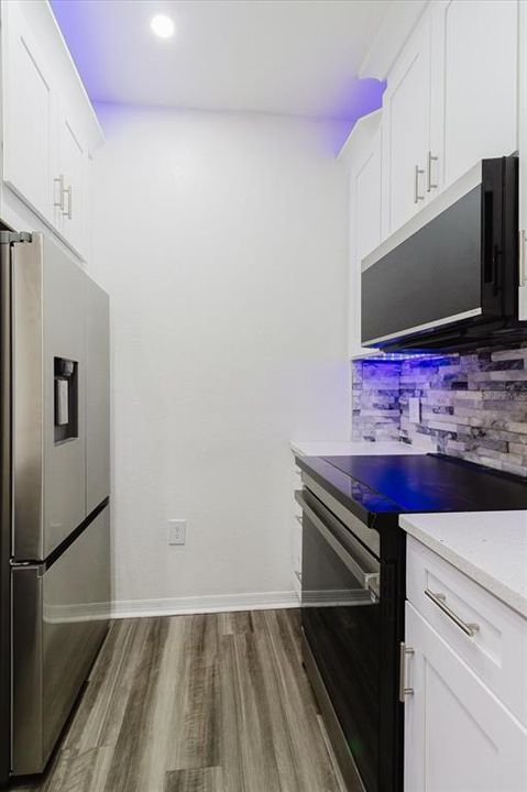 For Sale: $170,000 (1 beds, 1 baths, 769 Square Feet)