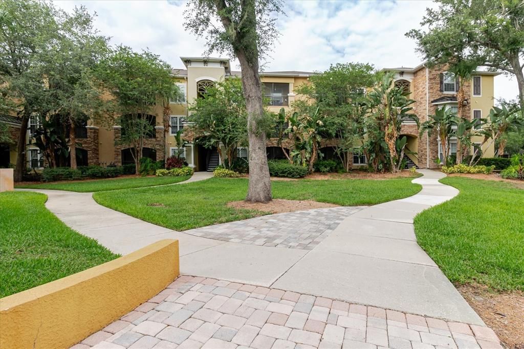 For Sale: $170,000 (1 beds, 1 baths, 769 Square Feet)