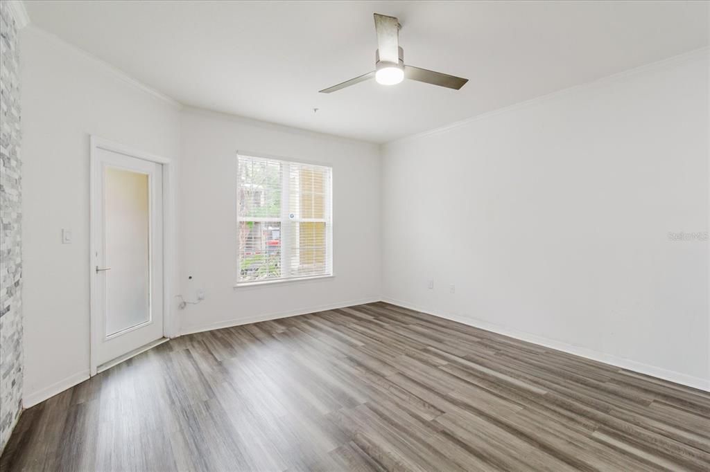 For Sale: $170,000 (1 beds, 1 baths, 769 Square Feet)