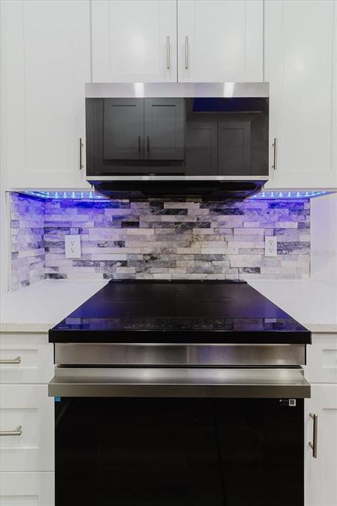 For Sale: $170,000 (1 beds, 1 baths, 769 Square Feet)