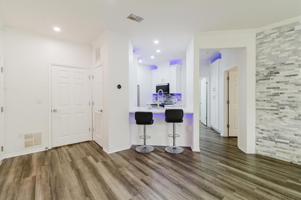 For Sale: $170,000 (1 beds, 1 baths, 769 Square Feet)