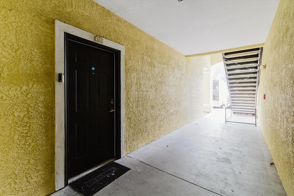 For Sale: $170,000 (1 beds, 1 baths, 769 Square Feet)