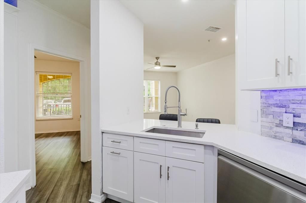 For Sale: $170,000 (1 beds, 1 baths, 769 Square Feet)