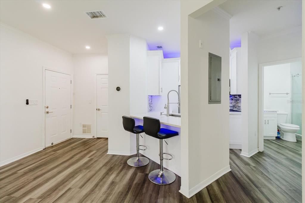 For Sale: $170,000 (1 beds, 1 baths, 769 Square Feet)