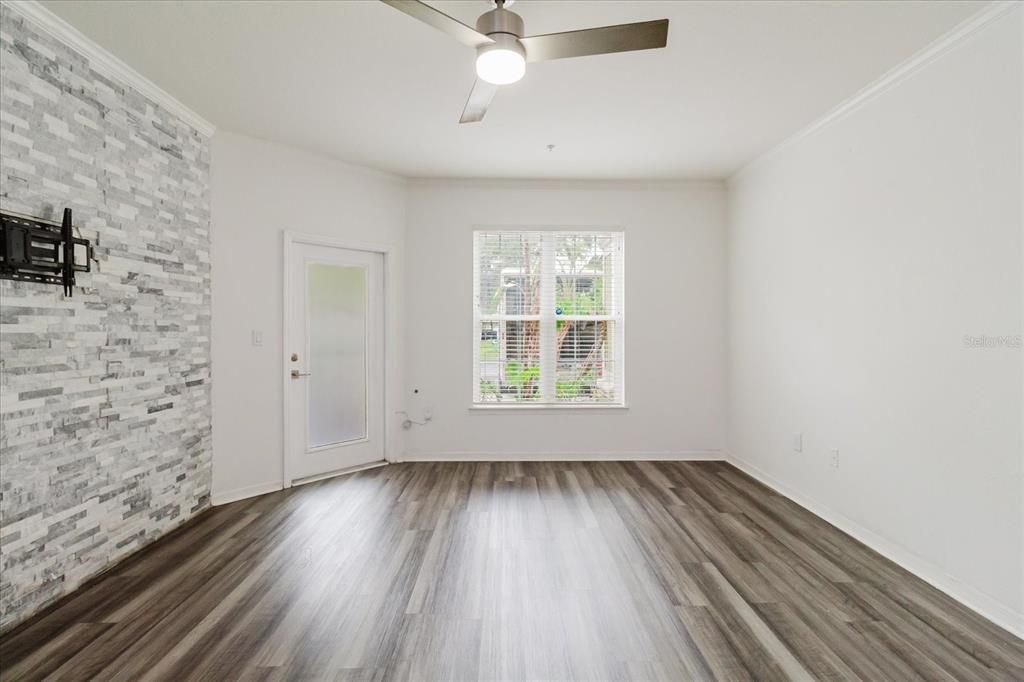 For Sale: $170,000 (1 beds, 1 baths, 769 Square Feet)
