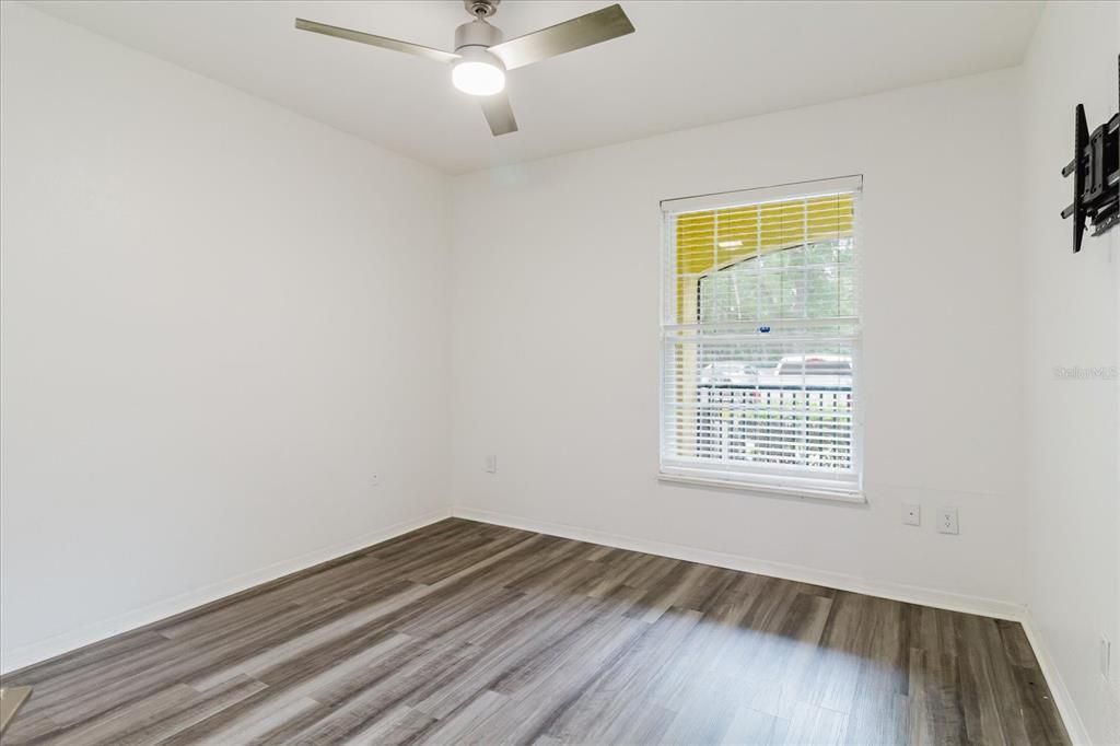 For Sale: $170,000 (1 beds, 1 baths, 769 Square Feet)