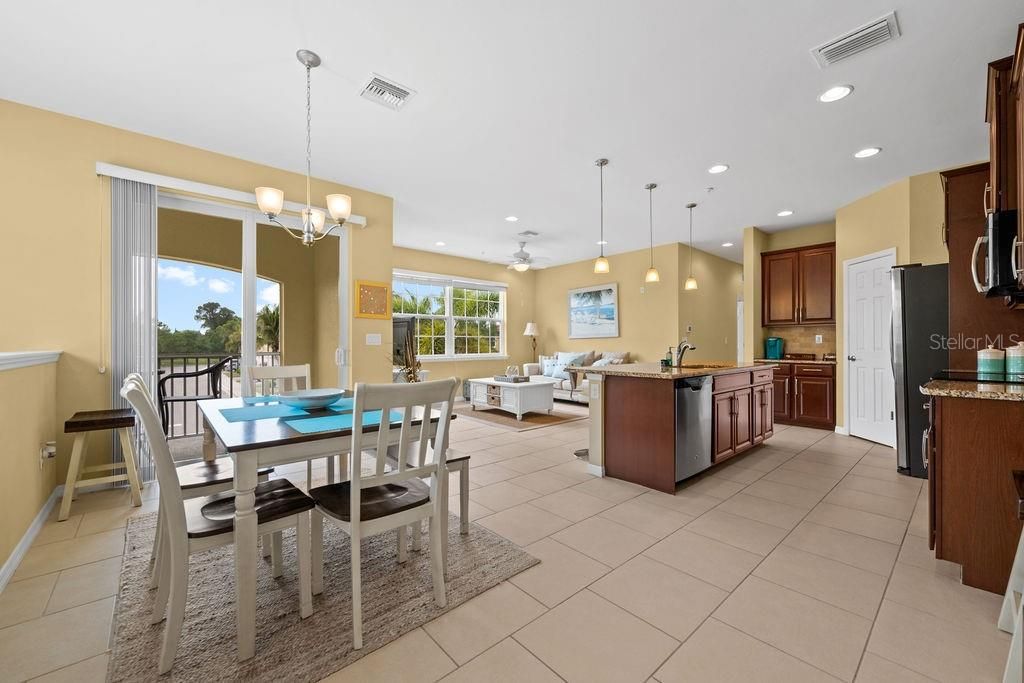 For Rent: $2,150 (2 beds, 2 baths, 1135 Square Feet)