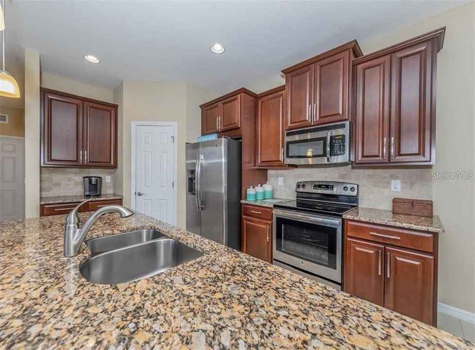 For Rent: $2,150 (2 beds, 2 baths, 1135 Square Feet)