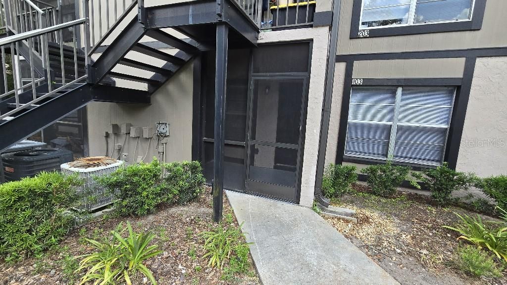 For Sale: $162,500 (2 beds, 2 baths, 912 Square Feet)