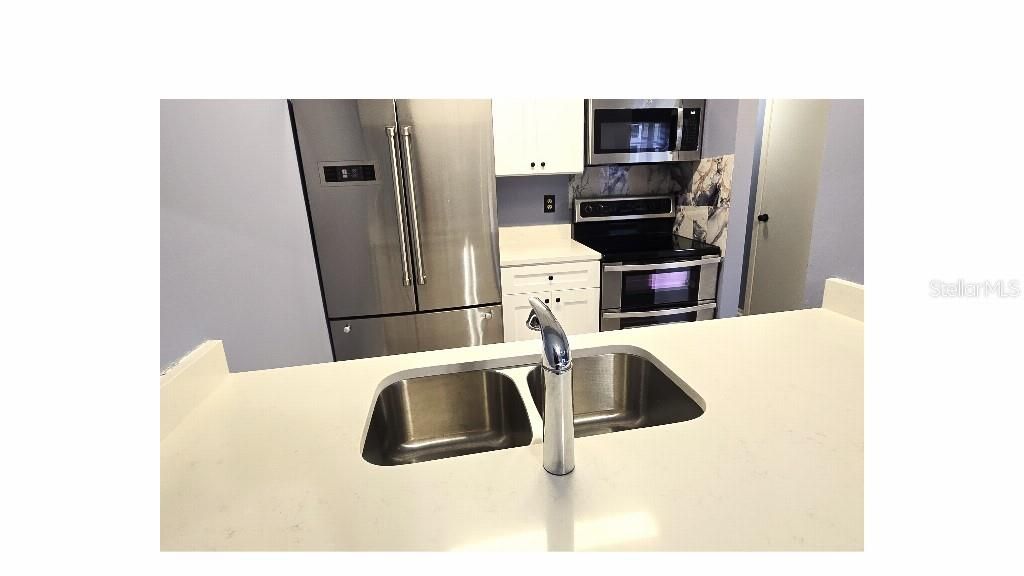 For Sale: $162,500 (2 beds, 2 baths, 912 Square Feet)