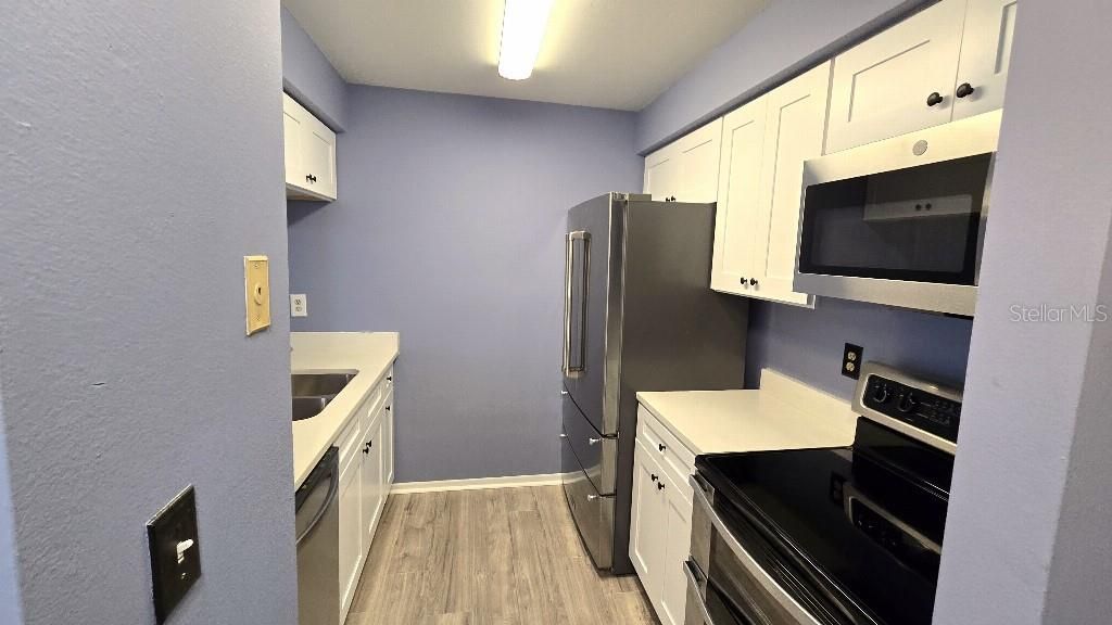 For Sale: $162,500 (2 beds, 2 baths, 912 Square Feet)