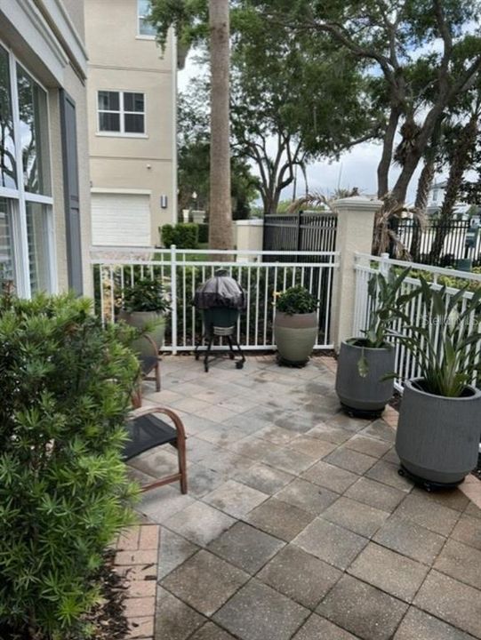 For Sale: $429,000 (3 beds, 3 baths, 2024 Square Feet)