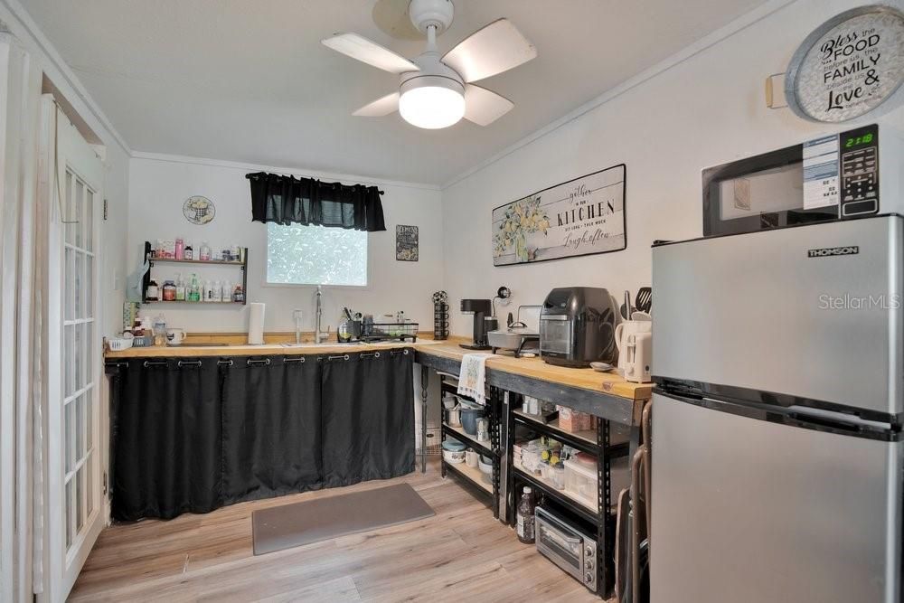 For Sale: $249,000 (5 beds, 3 baths, 1652 Square Feet)