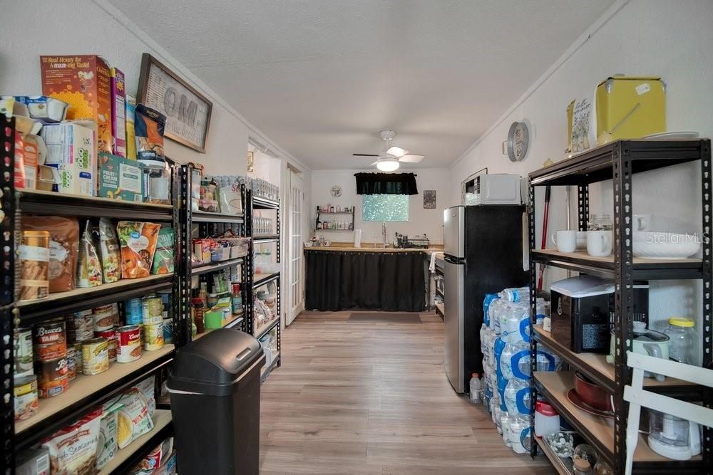 For Sale: $249,000 (5 beds, 3 baths, 1652 Square Feet)