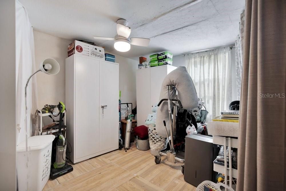 For Sale: $249,000 (5 beds, 3 baths, 1652 Square Feet)