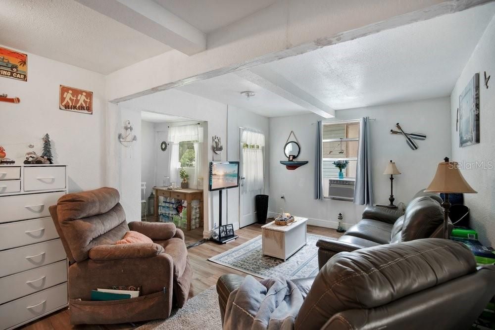 For Sale: $249,000 (5 beds, 3 baths, 1652 Square Feet)