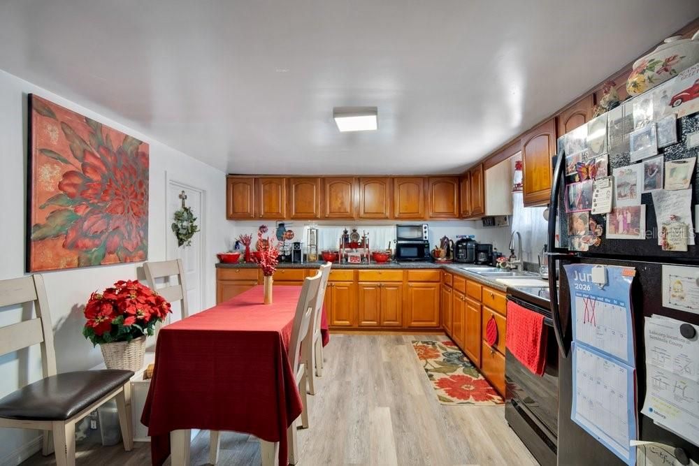 For Sale: $249,000 (5 beds, 3 baths, 1652 Square Feet)