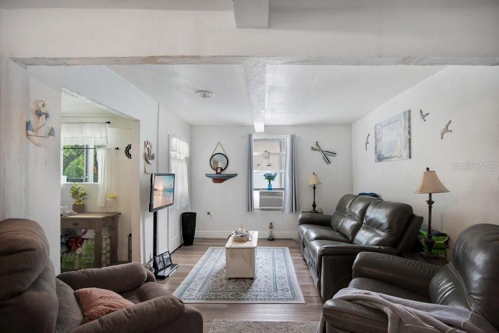 For Sale: $249,000 (5 beds, 3 baths, 1652 Square Feet)