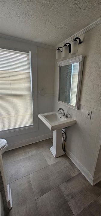 For Rent: $2,500 (3 beds, 2 baths, 1420 Square Feet)