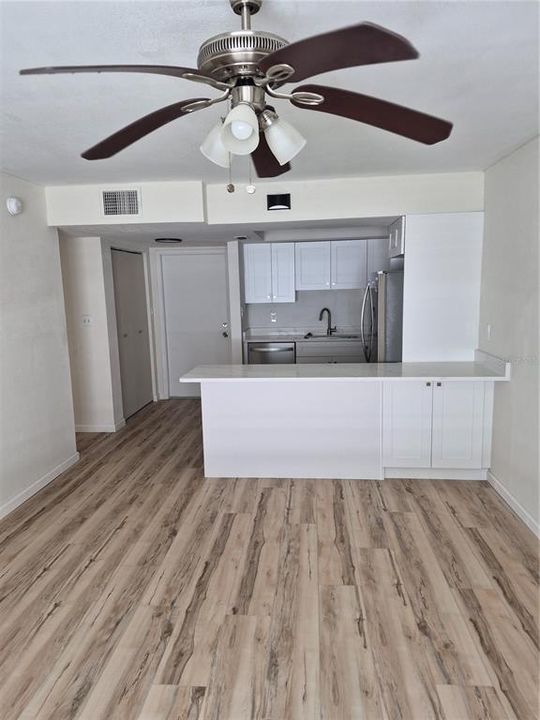 For Rent: $1,450 (1 beds, 1 baths, 595 Square Feet)