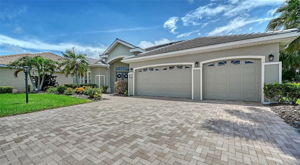 For Sale: $959,900 (4 beds, 3 baths, 3054 Square Feet)