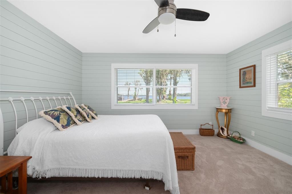 For Sale: $625,000 (2 beds, 1 baths, 1300 Square Feet)