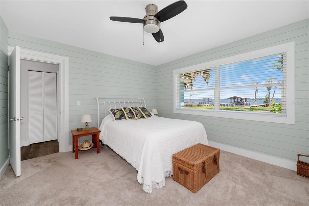 For Sale: $625,000 (2 beds, 1 baths, 1300 Square Feet)
