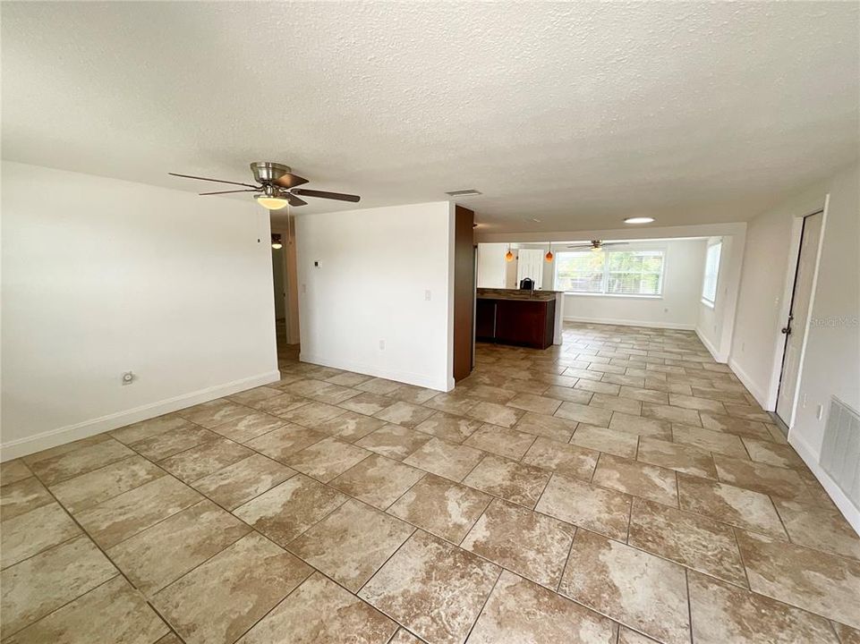 For Rent: $1,895 (3 beds, 2 baths, 1275 Square Feet)