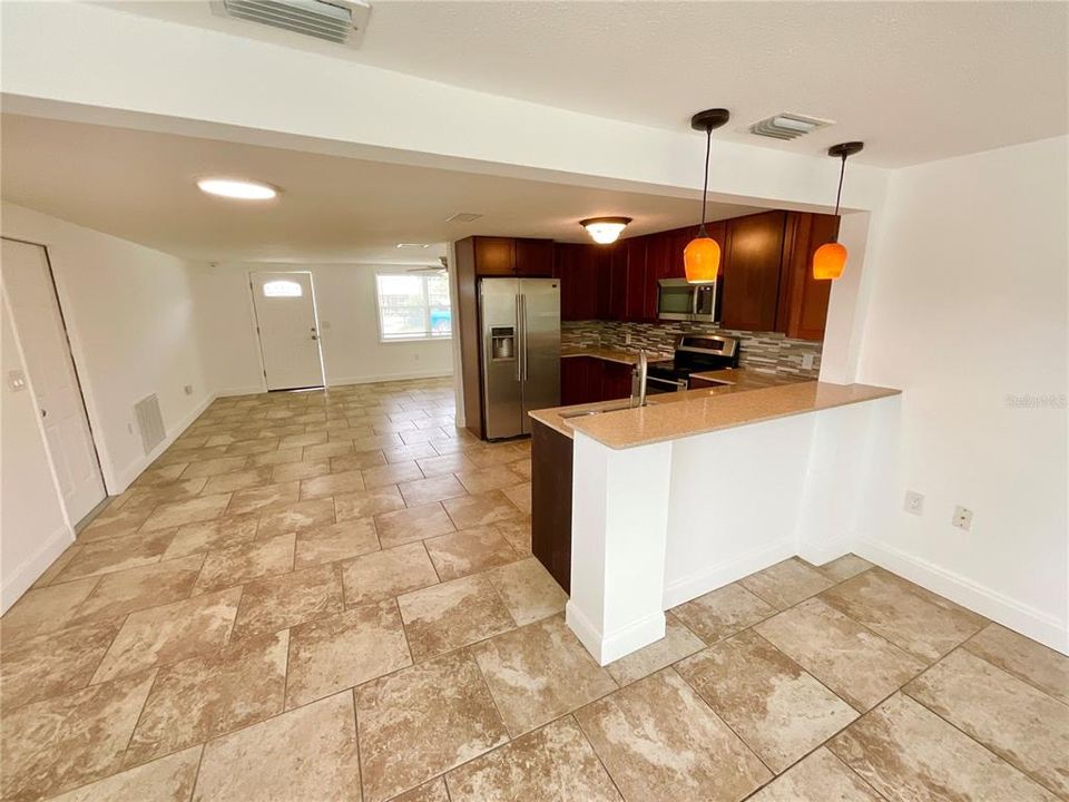 For Rent: $1,895 (3 beds, 2 baths, 1275 Square Feet)