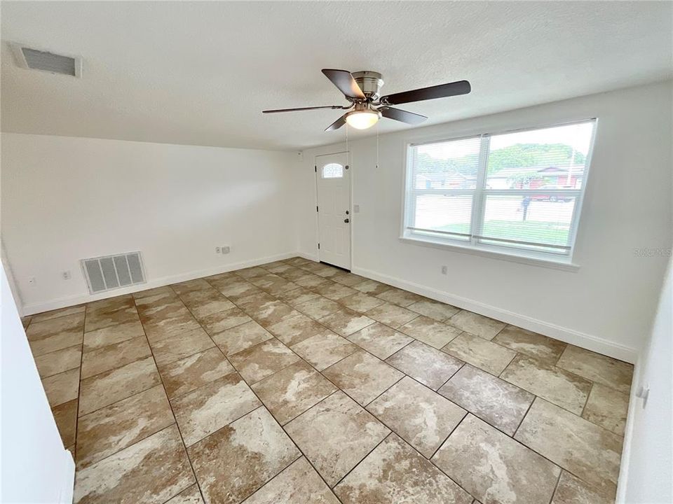For Rent: $1,895 (3 beds, 2 baths, 1275 Square Feet)
