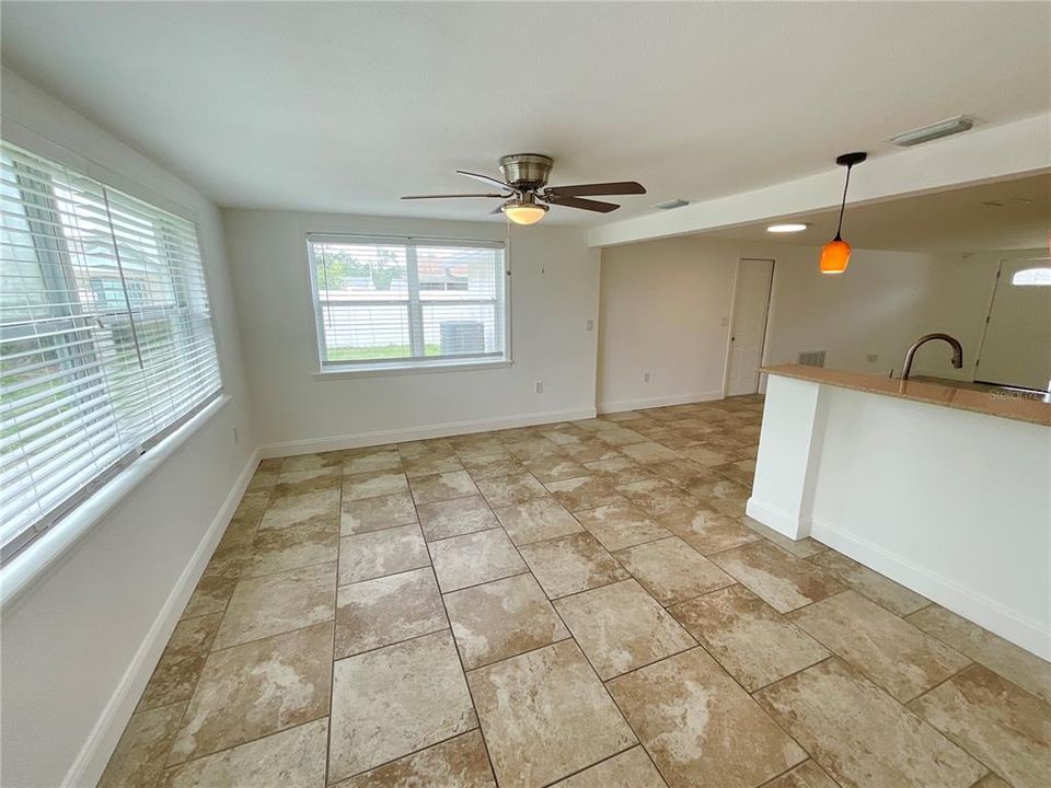 For Rent: $1,895 (3 beds, 2 baths, 1275 Square Feet)