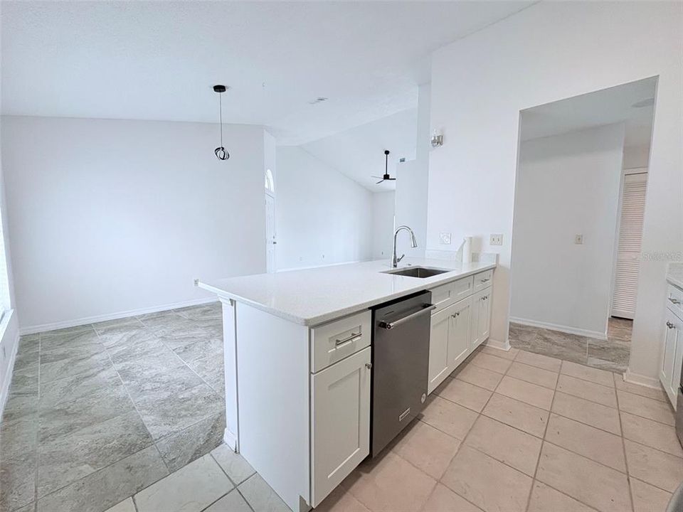 En Venta: $389,000 (3 camas, 2 baños, 1293 Pies cuadrados)