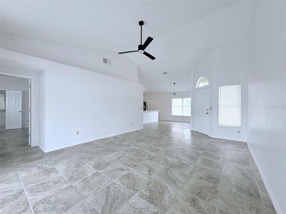 En Venta: $389,000 (3 camas, 2 baños, 1293 Pies cuadrados)