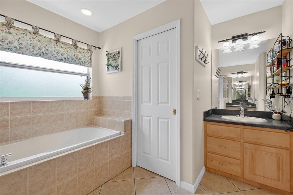 For Sale: $465,000 (4 beds, 2 baths, 1939 Square Feet)