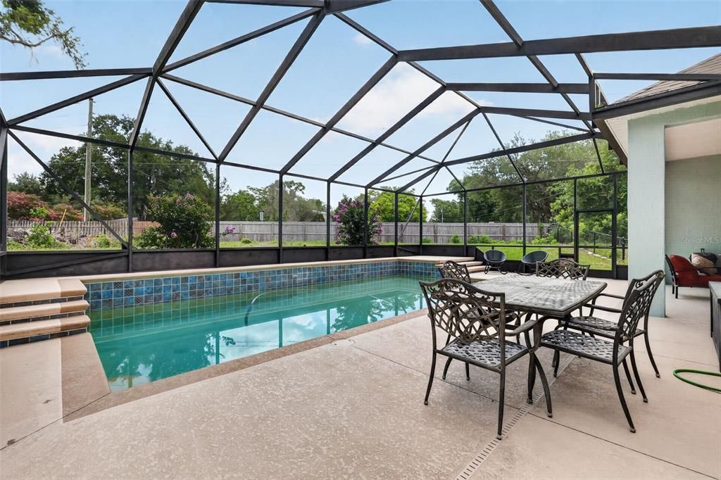For Sale: $465,000 (4 beds, 2 baths, 1939 Square Feet)