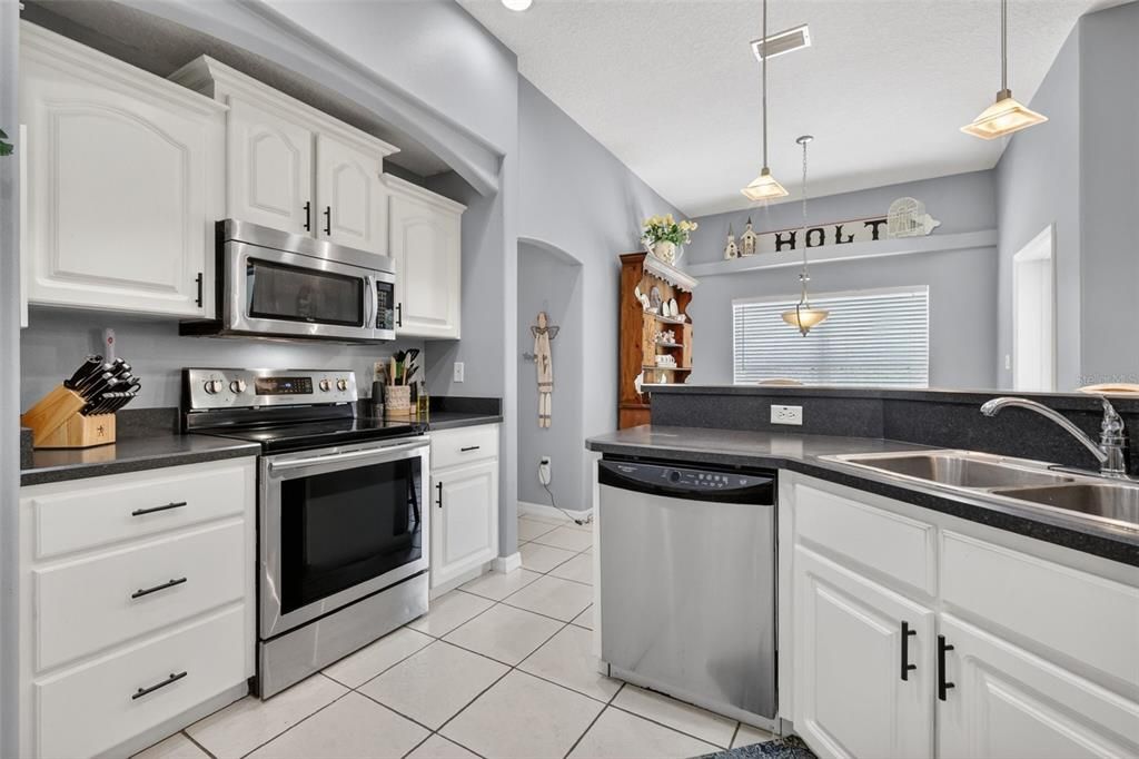 For Sale: $465,000 (4 beds, 2 baths, 1939 Square Feet)