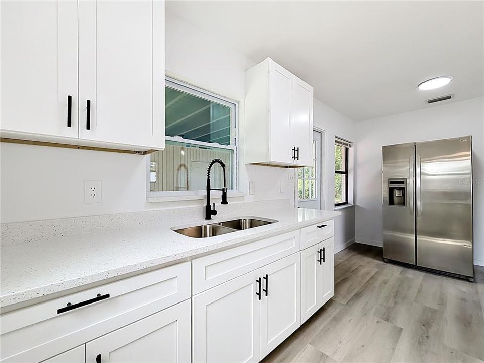 For Sale: $229,000 (3 beds, 1 baths, 888 Square Feet)