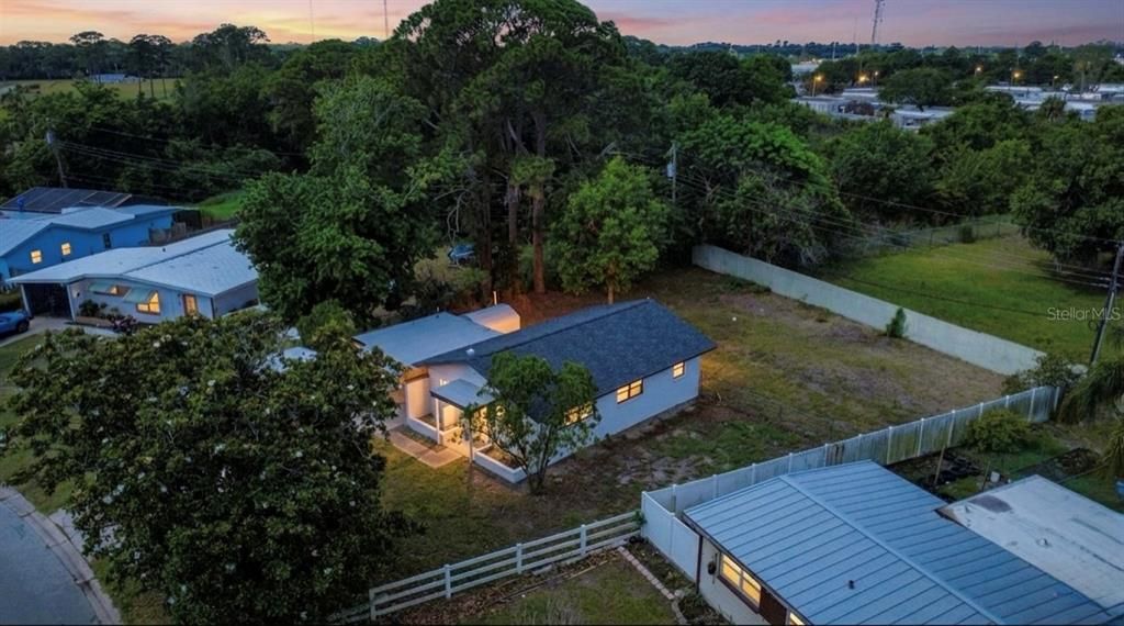 For Sale: $229,000 (3 beds, 1 baths, 888 Square Feet)