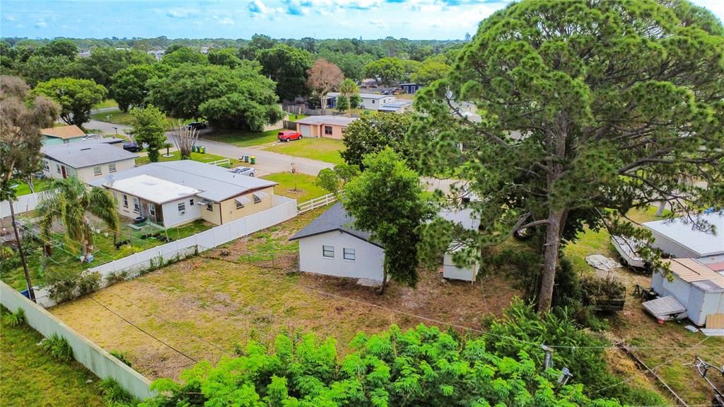 For Sale: $229,000 (3 beds, 1 baths, 888 Square Feet)