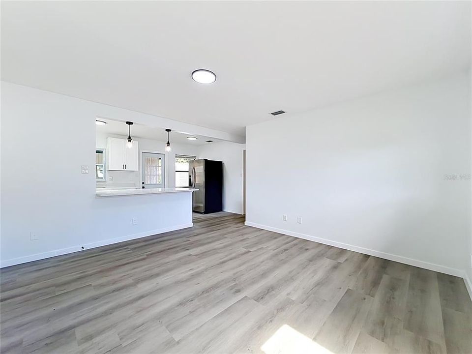 For Sale: $229,000 (3 beds, 1 baths, 888 Square Feet)