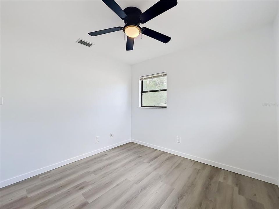 For Sale: $229,000 (3 beds, 1 baths, 888 Square Feet)